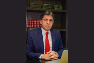 Márcio Coutinho avalia os avanços e entraves das cotas para mulheres na política.