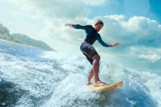 Gustavo Luíz Guilherme Pinto revela como o surf melhora o condicionamento físico e o bem-estar mental