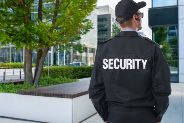 Prefeito Reinaldinho é homenageado pela Polícia Militar e reforça política de segurança em São Sebastião