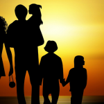 Alfredo Moreira Filho destaca a família como um espaço onde não existem cargos, refletindo sobre identidade, equilíbrio e a importância das relações humanas além do ambiente profissional.